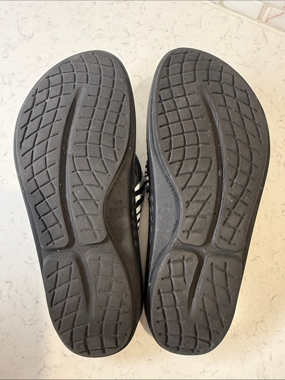 OOFOS Women's Limited Edition Thong Sandals Size 9 - Picture 6 of 6